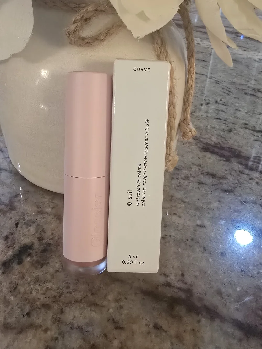Glossier G Suit Touch Lip Creme In Curve NIB✨ FREE GIFT FOR EVERY PURCHASE ✨